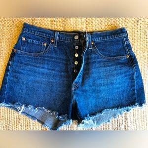 LEVI’S s33 waist 501 button fly cut off jean shorts Look new! Classic